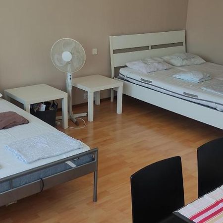 Affordable Studio Near City Center ウィーン エクステリア 写真
