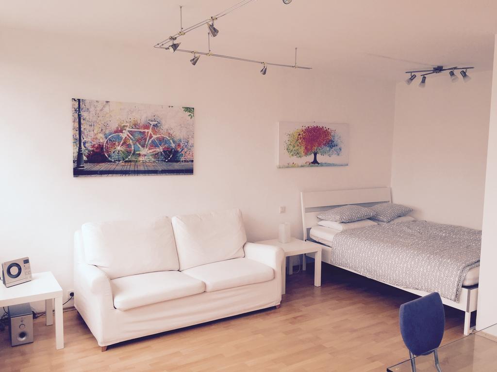 Affordable Studio Near City Center ウィーン エクステリア 写真