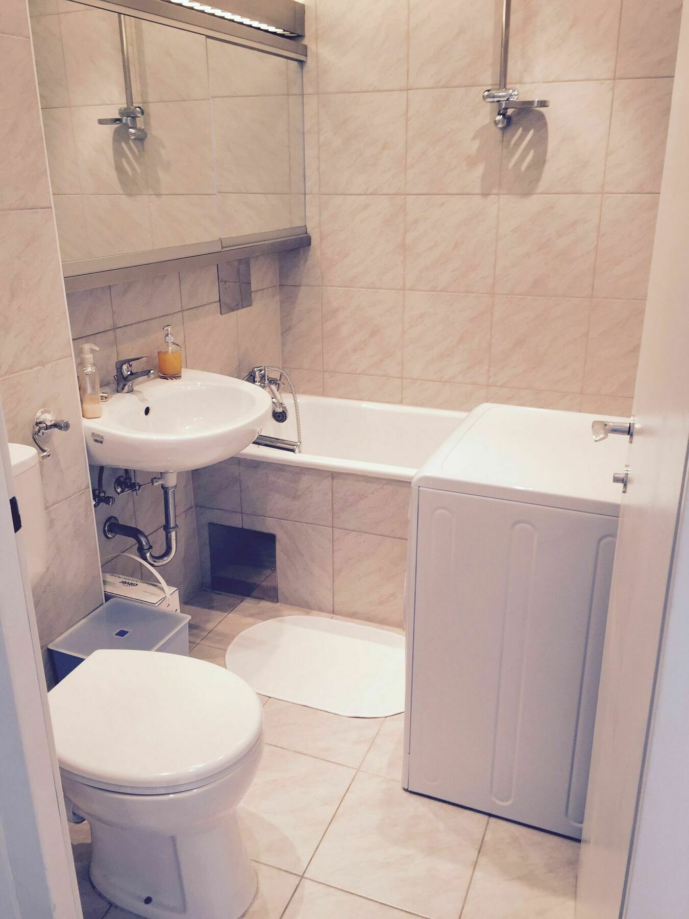 Affordable Studio Near City Center ウィーン エクステリア 写真